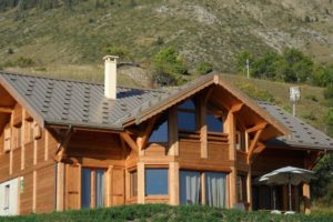 aménagement intérieur d'une maison bois moderne et familiale