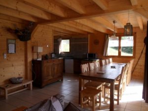 aménagement intérieur d'une maison bois moderne et familiale