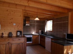 aménagement intérieur d'une maison bois moderne et familiale
