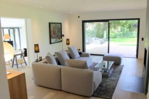 aménagement intérieur d'une maison bois moderne et écologique