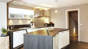 aménagement intérieur d'une maison bois moderne et écologique