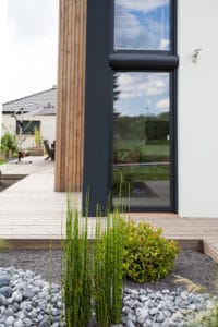 terrasse d'une maison bois moderne et familiale