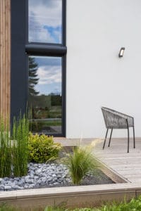 terrasse d'une maison bois moderne et familiale