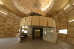aménagement intérieur d'une maison bois moderne écologique d'une forme balle