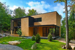 maison bois moderne et écologique avec jardin