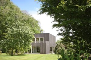 maison bois moderne écologique passive avec jardin