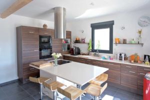 aménagement intérieur d'une maison à ossature bois économe dans la Vaucluse
