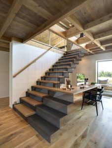 aménagement intérieur d'une maison bois familiale et classique