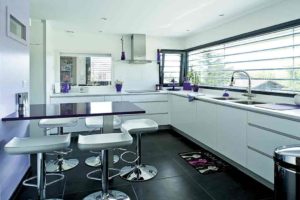 aménagement intérieur d'une maison contemporaine à ossature bois en Isère