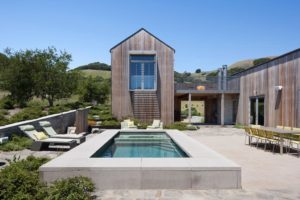 maison bois moderne et écologique avec jardin