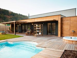 terrasse d'une maison bois familiale dans le Haut-Rhin
