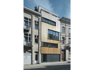 maison bois moderne dans la ville