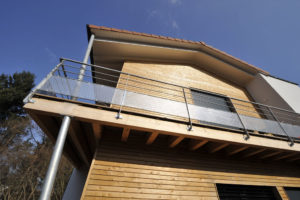 maison familiale et moderne avec extension en bois