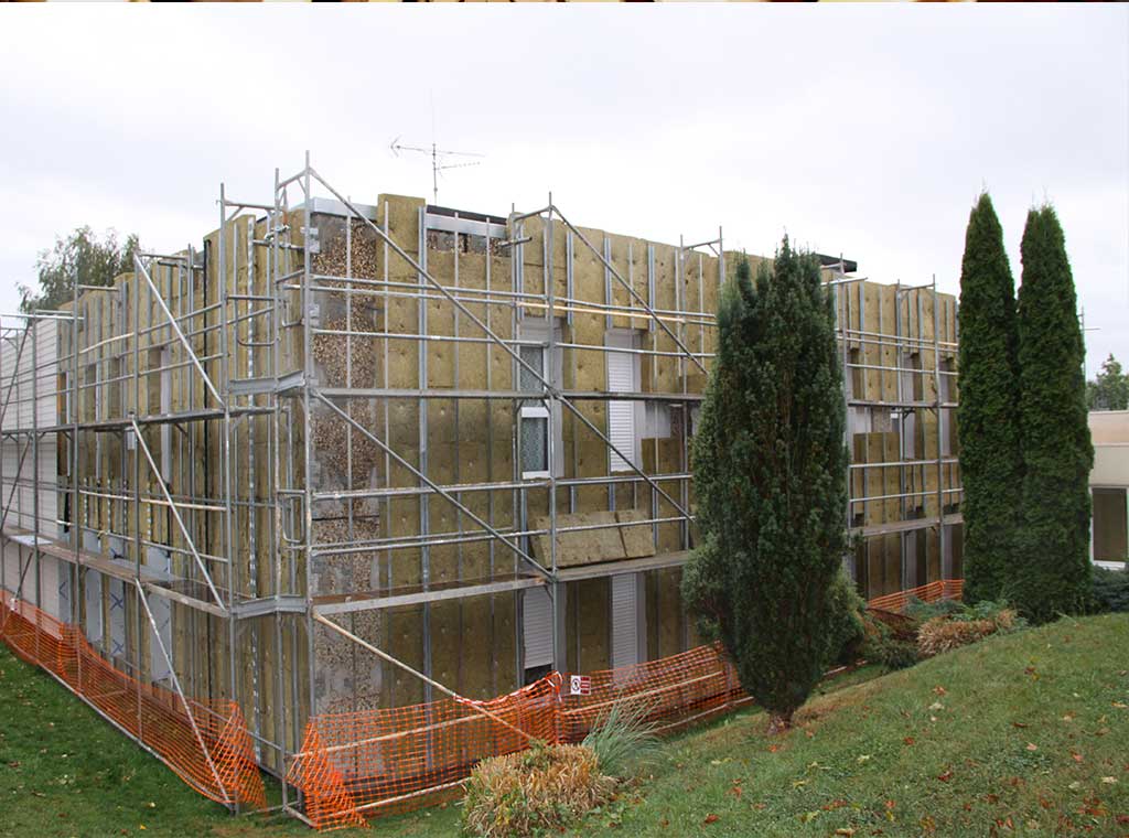 reportage-architecturebois-maison-dossier-kit-habitat-wood-house-bois-fenetre-rt2012-rockwool-3