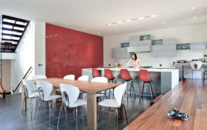 aménagement intérieur d'une maison bois moderne et familiale