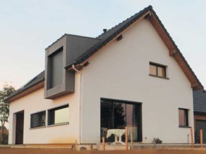 maison bois familial avec jardin