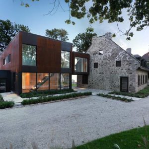 extension en bois d'une maison classique