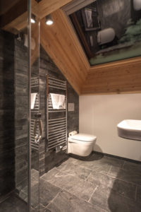 aménagement intérieur d'une maison bois moderne et ronde