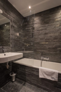 aménagement intérieur d'une maison bois moderne et ronde