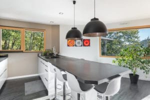 aménagement intérieur d'une maison bois moderne et ronde