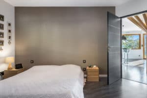 aménagement intérieur d'une maison bois moderne et ronde