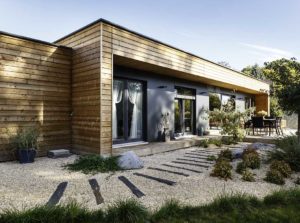 maison bois familial avec jardin