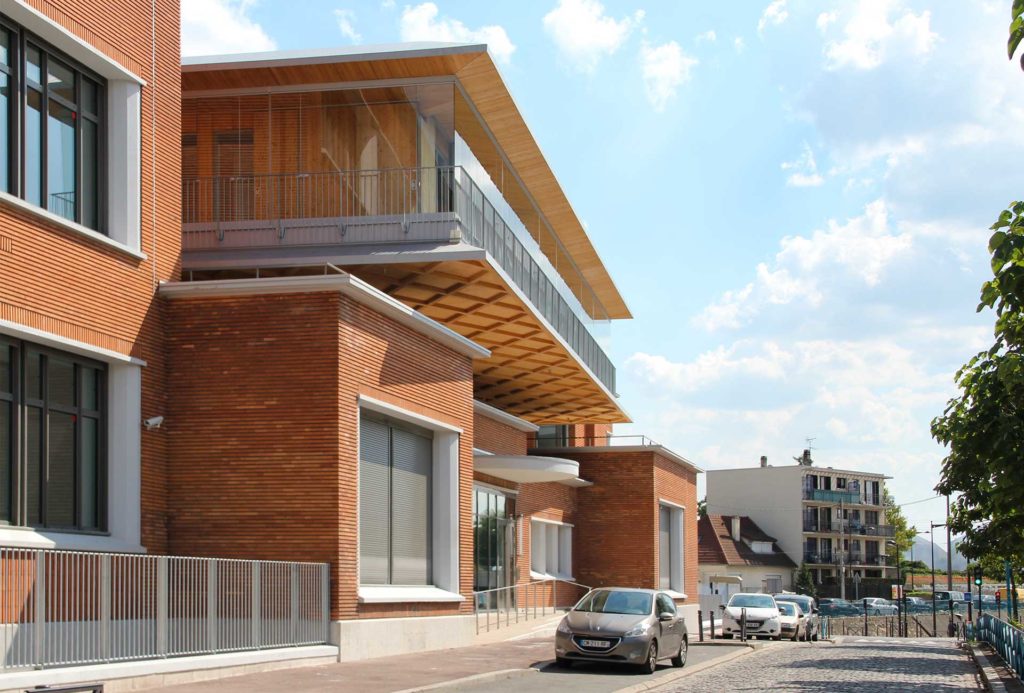 exntension en bois d'une maison moderne au Bourget