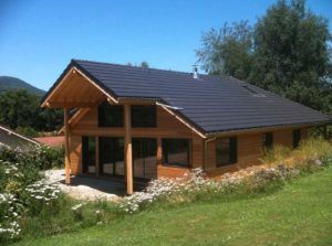 maison bois familial avec jardin