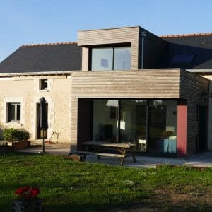 Extension en bois avec jardin