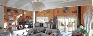 achitecture-bois-magazine-alaya-massif-chalet-arcachon-bardage-decoration-salon-poele-mezanine-interieur-lumineux