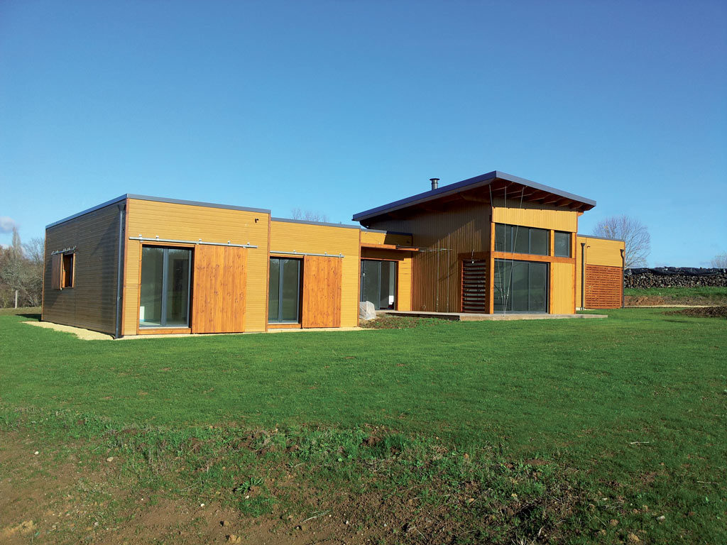 maison bois familial avec jardin