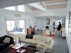 aménagement intérieur d'une maison bois familiale moderne à Biscarrosse