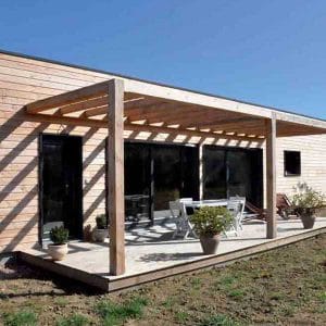 maison bois avec terasse et jardin