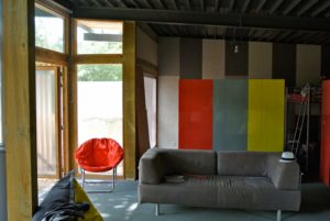 Aménagement intérieur d'une maison bois avec jardin