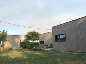 maison bois familial avec jardin
