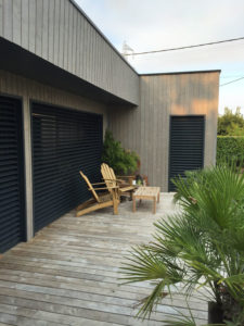 maison bois familial avec jardin