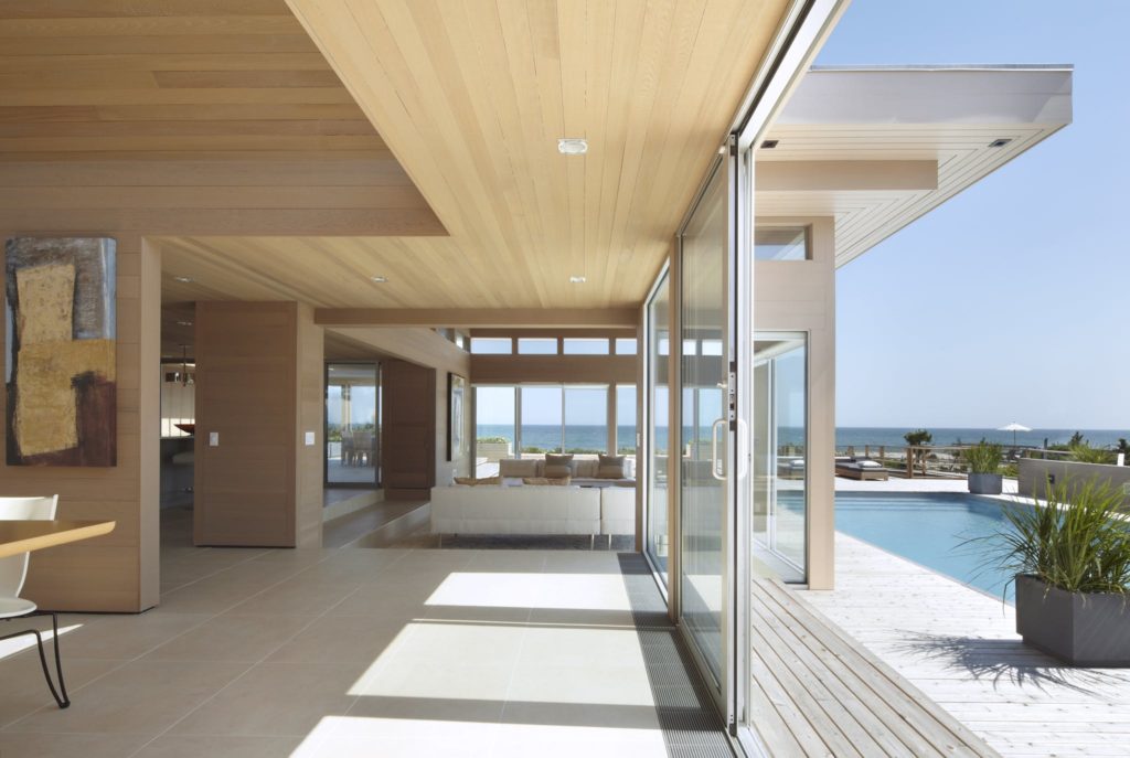 aménagement intérieur d'une maison bois moderne aux États-Unis