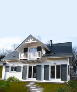maison bois familial avec jardin
