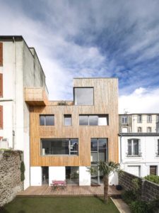 maison bois familial avec jardin