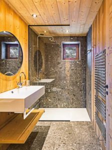 aménagement intérieur d'une maison enneigée