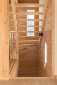 aménagement intérieur d'une maison bois moderne et familial