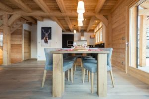 aménagement intérieur d'une maison bois moderne et familial