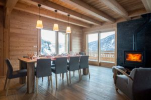 aménagement intérieur d'une maison bois moderne et familial