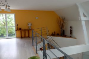 aménagement intérieur d'une maison bois moderne et familial