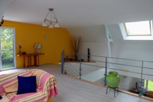 aménagement intérieur d'une maison bois moderne et familial