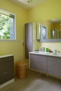 aménagement intérieur d'une maison bois moderne et familial
