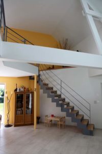 aménagement intérieur d'une maison bois moderne et familial