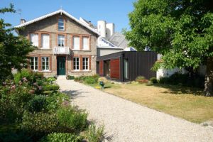 extension bois d'une maison familial avec jardin