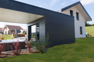 maison bois familial et moderne avec jardin