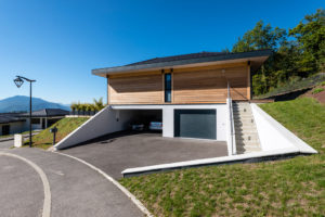 maison bois familial et moderne avec jardin
